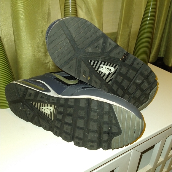 Sneakers - Picture 4 of 4